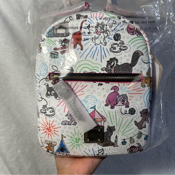 Disney Dooney & Bourke Bag - Disney Cats Sketch - Backpack NWT - Picture 4 of 9